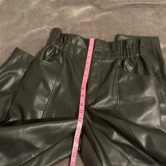 Madewell Vegan leather pull on paperbag pants - Picture 4 of 6